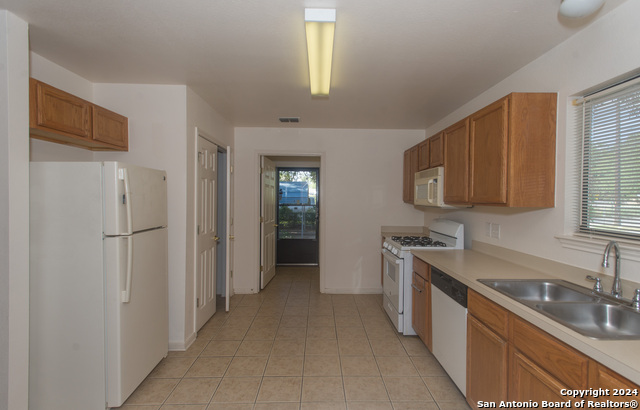 1138 W Hutchins Pl, San Antonio, Texas image 17