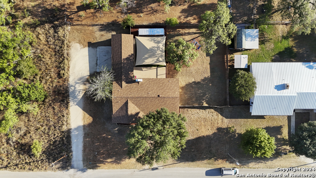 401 Bluebonnet Ave, Devine, Texas image 33