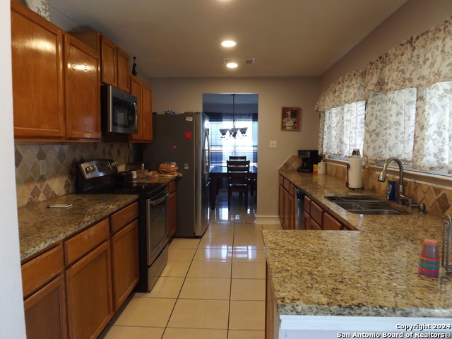 8046 Myrtle Glade, Converse, Texas image 10