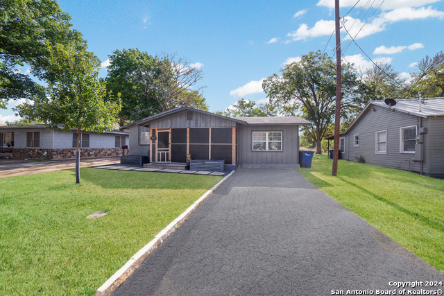 949 Eikel St, New Braunfels, Texas image 1