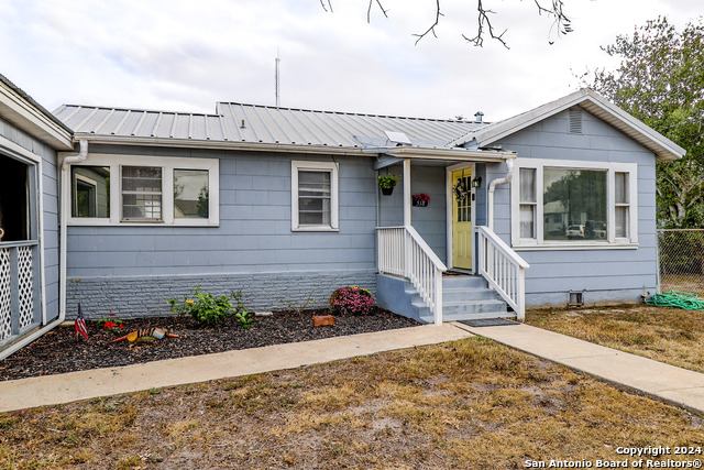 518 E Main Ave, Karnes City, Texas image 22