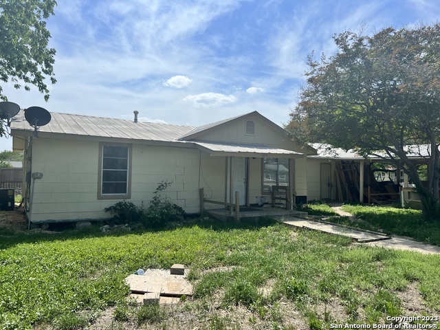 1714 Constantinople St, Castroville, Texas image 2