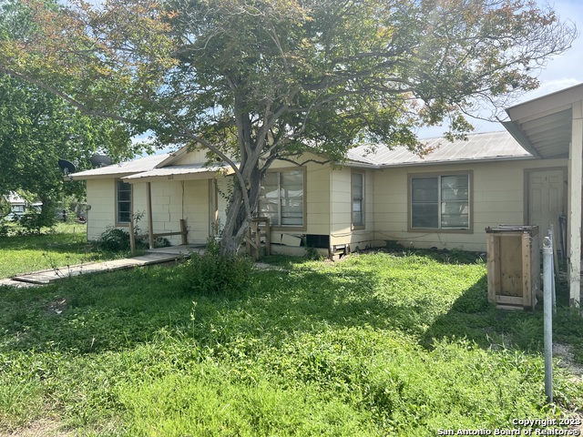 1714 Constantinople St, Castroville, Texas image 3