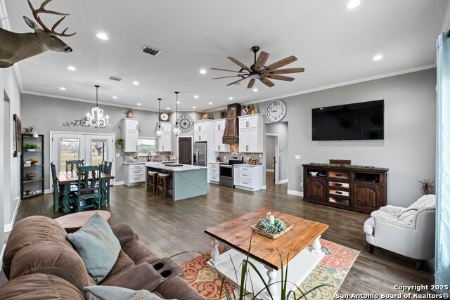 536 County Road 119, Floresville, Texas image 4