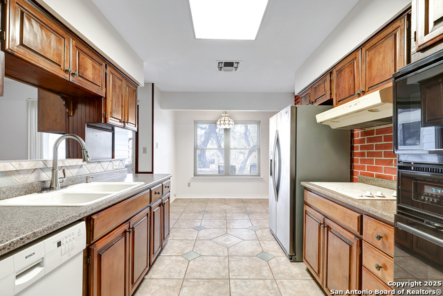 111 Quail Dr, Universal City, Texas image 23