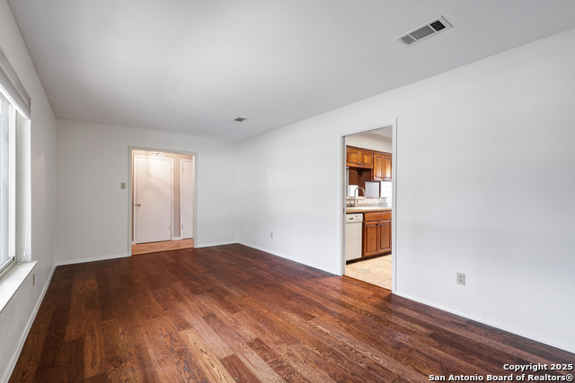 111 Quail Dr, Universal City, Texas image 3