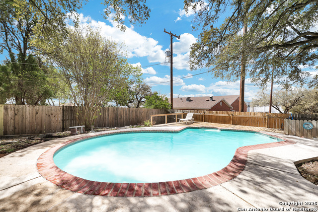 111 Quail Dr, Universal City, Texas image 31