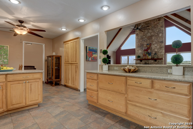 252 Bruce Leeder Ln, Pipe Creek, Texas image 12