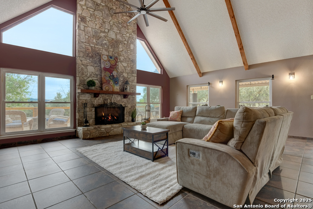 252 Bruce Leeder Ln, Pipe Creek, Texas image 7