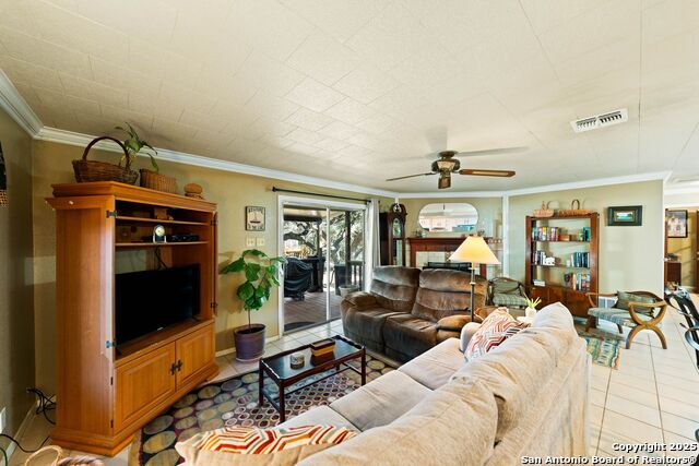1588 Westview Court, Canyon Lake, Texas image 4