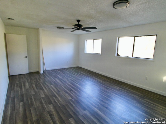 246 County Road 7611, Devine, Texas image 15