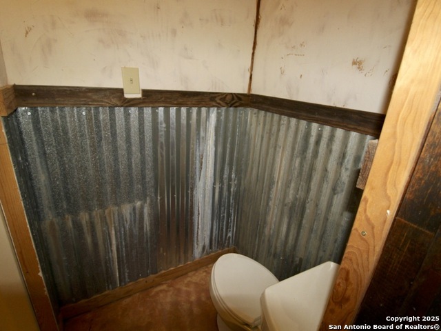 246 County Road 7611, Devine, Texas image 25