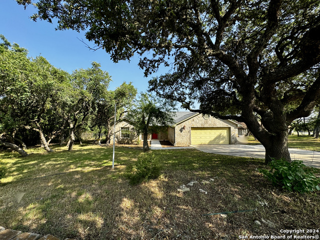740 Deer Cross Ln, San Antonio, Texas image 2
