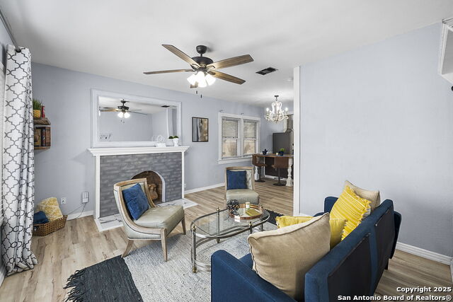 535 Bailey Ave, San Antonio, Texas image 4