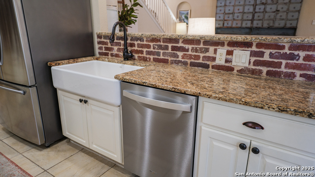 1698 Phantom Rider Trl, Spring Branch, Texas image 7