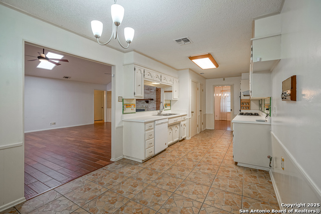 8321 Windway, Windcrest, Texas image 16