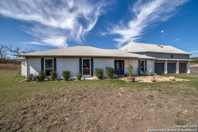 8415 County Road 279, Rio Medina, Texas image 1