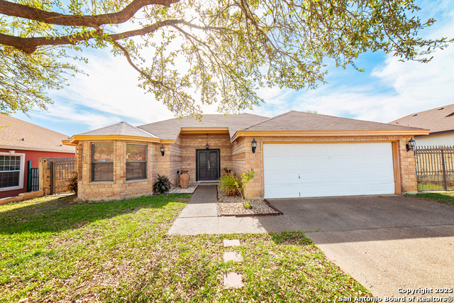 96 Grove Ave, Laredo, Texas image 1