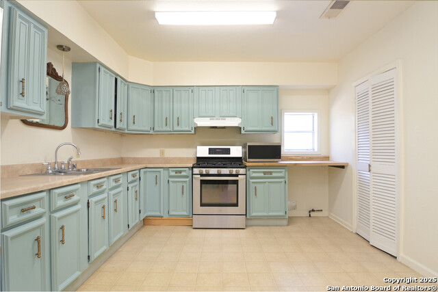 1615 N Pine St, San Antonio, Texas image 9