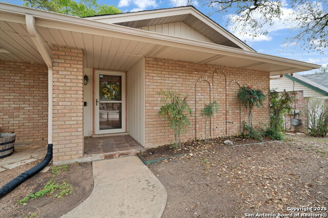 111 Granada Drive, Universal City, Texas image 4