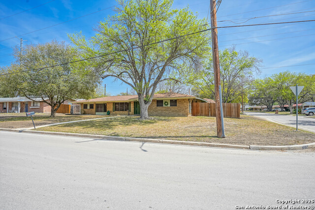 5602 Crosswind, Windcrest, Texas image 2