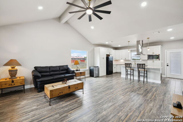 20922 Kinney, Somerset, Texas image 2