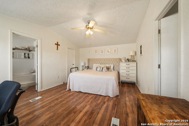 1128 Wright, Bandera, Texas image 19