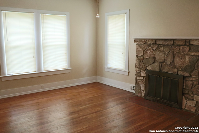 227 Mueller St, Uvalde, Texas image 5