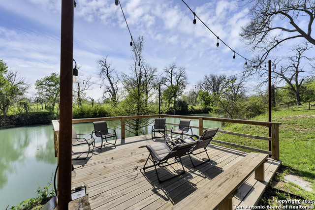 105 NW River Rd, Martindale, Texas image 1