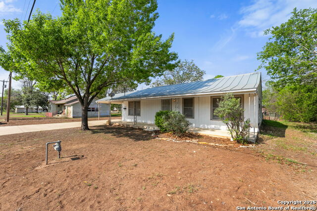 2804 Avenue I, Hondo, Texas image 3