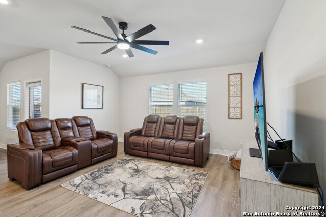 1428 Redwood Crk, Seguin, Texas image 14