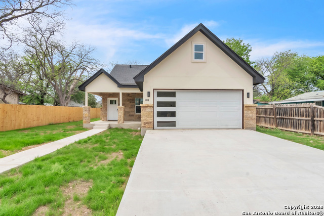 1318 Avenue D, Hondo, Texas image 2