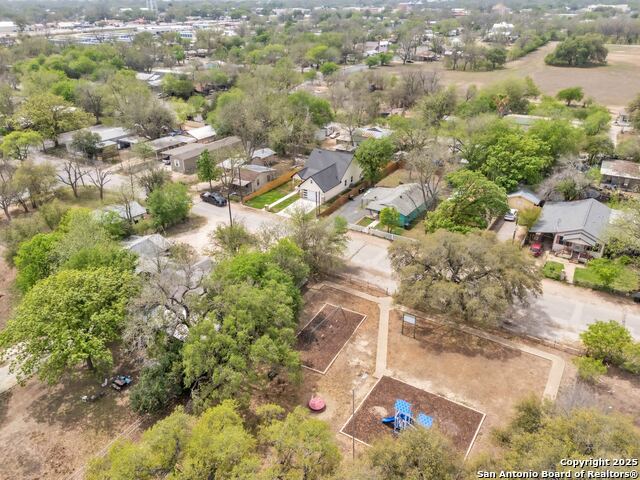 1318 Avenue D, Hondo, Texas image 33