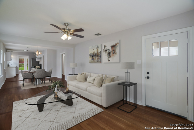 2043 W Woodlawn Ave, San Antonio, Texas image 2