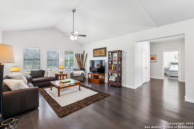 136 W Evergreen, Boerne, Texas image 25