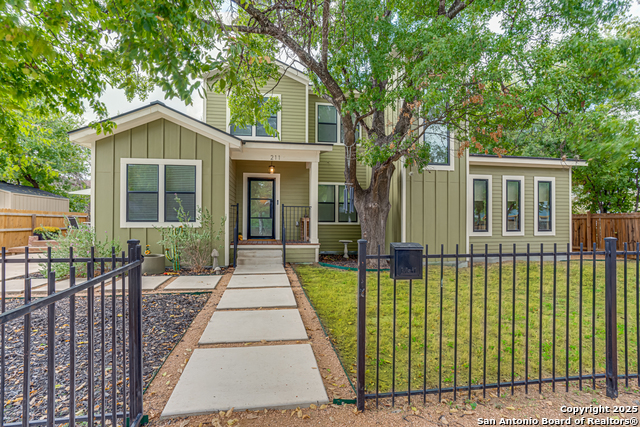 211 Gibson St, San Antonio, Texas image 3