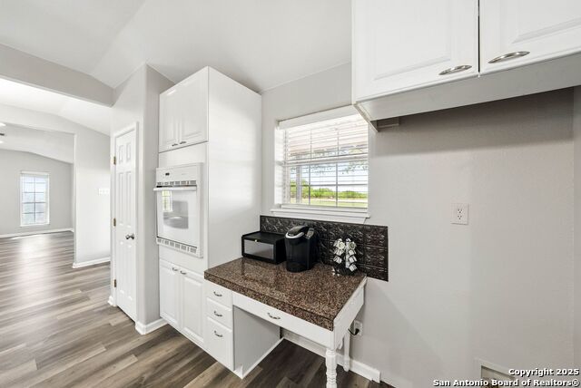 9404 Crow Lane, Adkins, Texas image 17