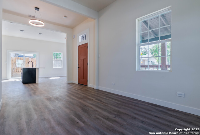 1515 E Carson, San Antonio, Texas image 12