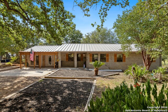 296 Wolf Ln, La Vernia, Texas image 1