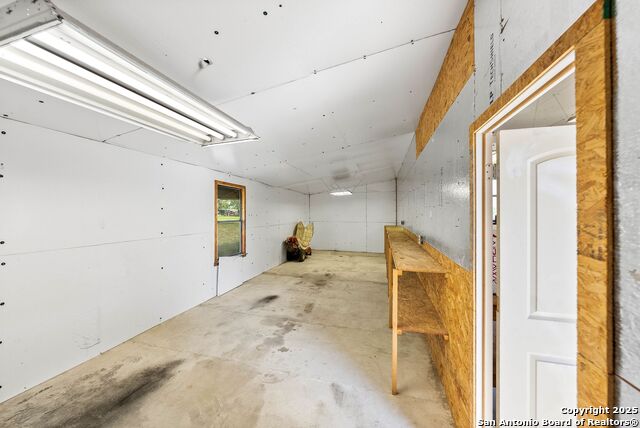 585 County Road 7718, Devine, Texas image 34