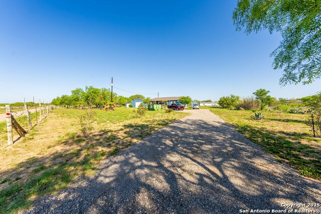 585 County Road 7718, Devine, Texas image 36