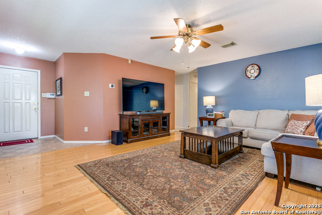 6483 Beech Trail, Converse, Texas image 5