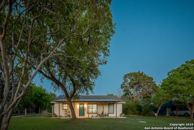109 Hilltop Dr E, Kerrville, Texas image 2
