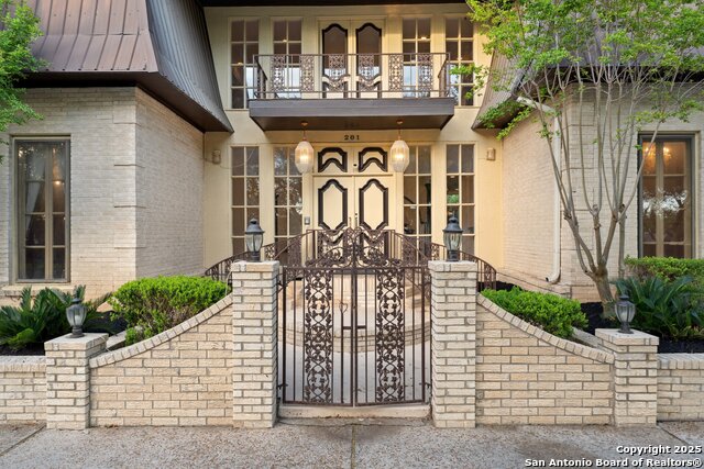 201 Honeysuckle, San Antonio, Texas image 9