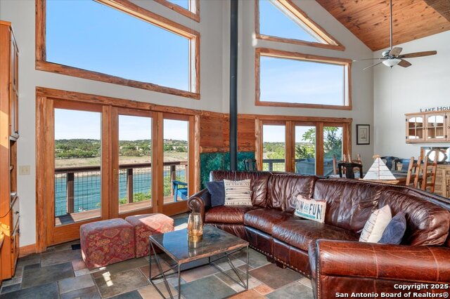 21008 W Lakeshore Dr, SPICEWOOD, Texas image 7
