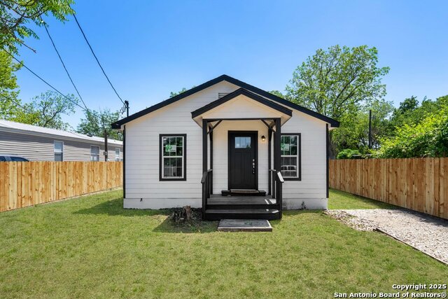 229 Franklin, Pleasanton, Texas image 1