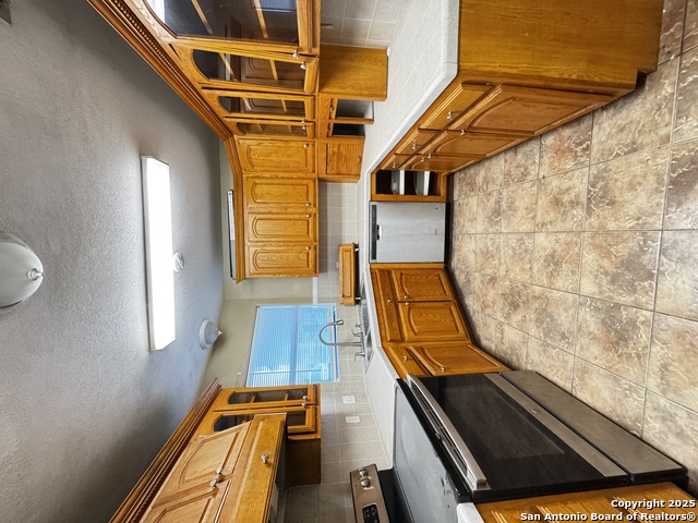 36 Leona Heights, Uvalde, Texas image 4