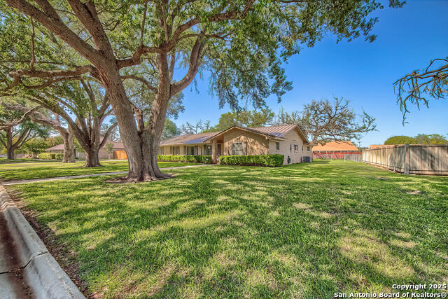 1206 Acorn, Hondo, Texas image 2