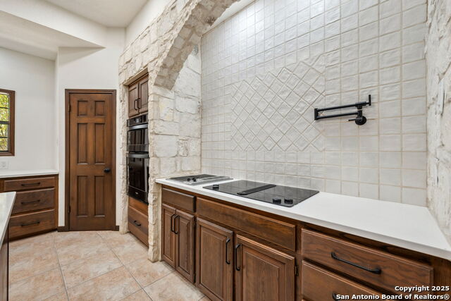 8835 Garden Ridge Drive, Garden Ridge, Texas image 10