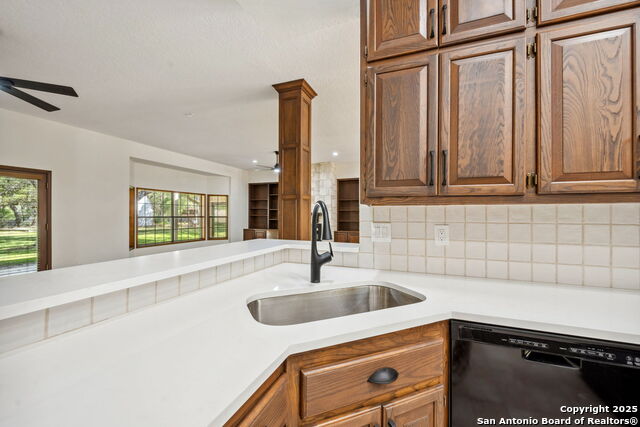 8835 Garden Ridge Drive, Garden Ridge, Texas image 11